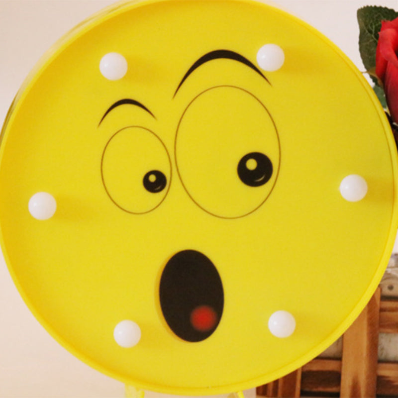 Avelena | Lustige Emoji Ausdruck Wandlampe Modernist Kunststoff Batterie Led Gelb Nachttischlampe