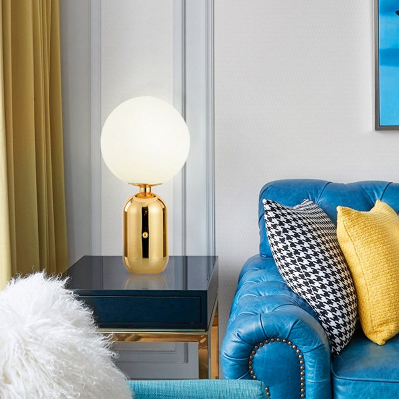 Avelena | 1-Kopf Schlafzimmer Nachttischlampe Modernität Tischbeleuchtung mit Sphärischem Milchweißem Glasshade