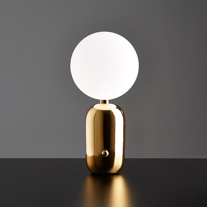Avelena | 1-Kopf Schlafzimmer Nachttischlampe Modernität Tischbeleuchtung mit Sphärischem Milchweißem Glasshade