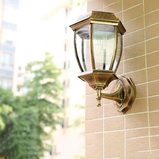 Avelena | Vintage House Shaped Solar Wandlamp Metallisch LED Wandmontierte Lampe mit Glasschirm für Außenbereich