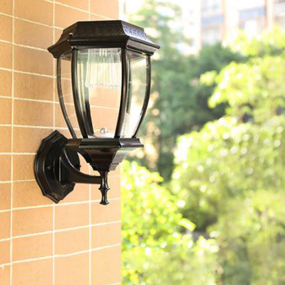 Avelena | Vintage House Shaped Solar Wandlamp Metallisch LED Wandmontierte Lampe mit Glasschirm für Außenbereich