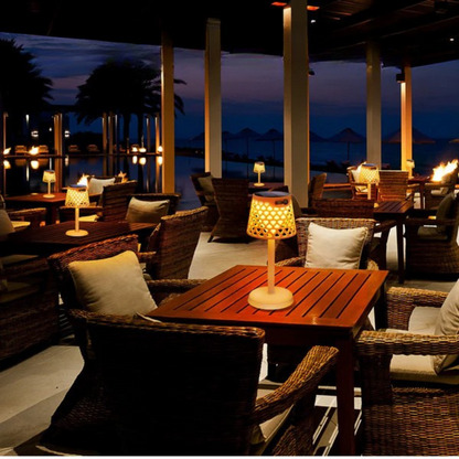 Avelena | EcoLume – Vielseitige solarbetriebene Schreibtischlampe