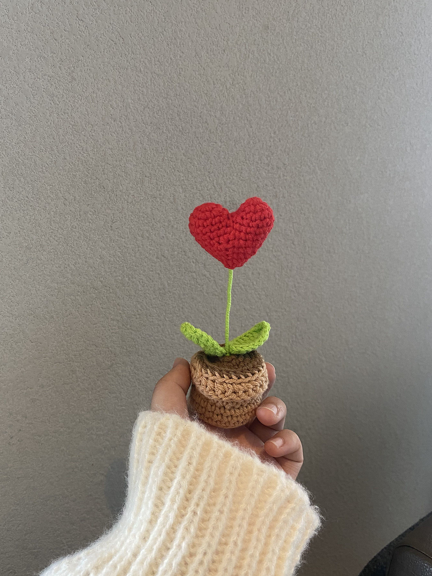 Avelena | Handgefertigte Häkelblumentopfdekoration