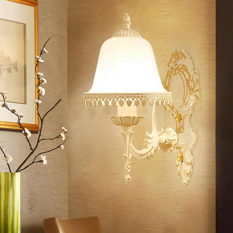 Avelena | Einfaden-Wandlicht Klassische Blumenlack Frosted Glass Wandbeleuchtung in Weiß