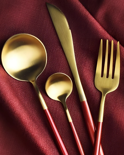 Avelena– Luxus Besteckset mit goldenen Akzenten & mattschwarzen Griffen