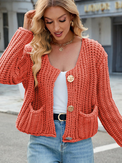 Avelena | Strickjacke mit Rundhalsausschnitt, Knöpfen und Taschen