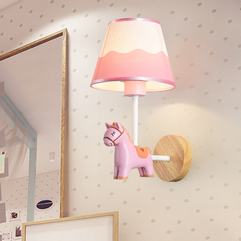 Avelena | Zeitgenössische Wandleuchte mit Konischer Shade Einzelne Licht Holz Wandlampe mit Tier für Teenager