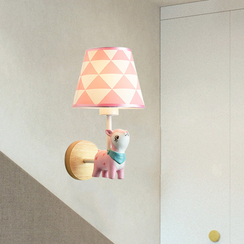 Avelena | Zeitgenössische Wandleuchte mit Konischer Shade Einzelne Licht Holz Wandlampe mit Tier für Teenager