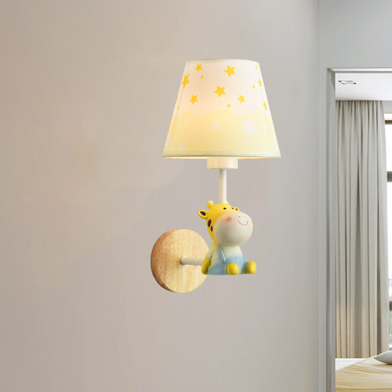 Avelena | Zeitgenössische Wandleuchte mit Konischer Shade Einzelne Licht Holz Wandlampe mit Tier für Teenager