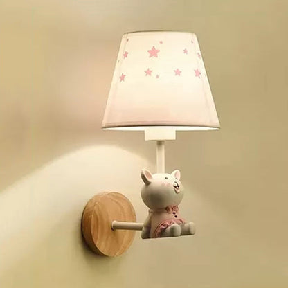 Avelena | Zeitgenössische Wandleuchte mit Konischer Shade Einzelne Licht Holz Wandlampe mit Tier für Teenager