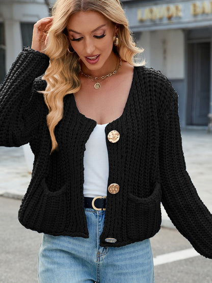 Avelena | Strickjacke mit Rundhalsausschnitt, Knöpfen und Taschen
