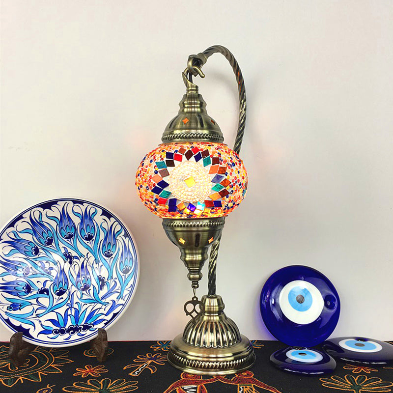 Avelena | Messing Armierte Aufgabe Lampe Antikes Metall 1 Glühbirne Tischlicht mit Kugelfarbigem Glasschirm