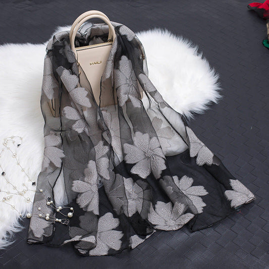 Avelena | Seidenschal mit Schnittblumen hohlem Motiv
