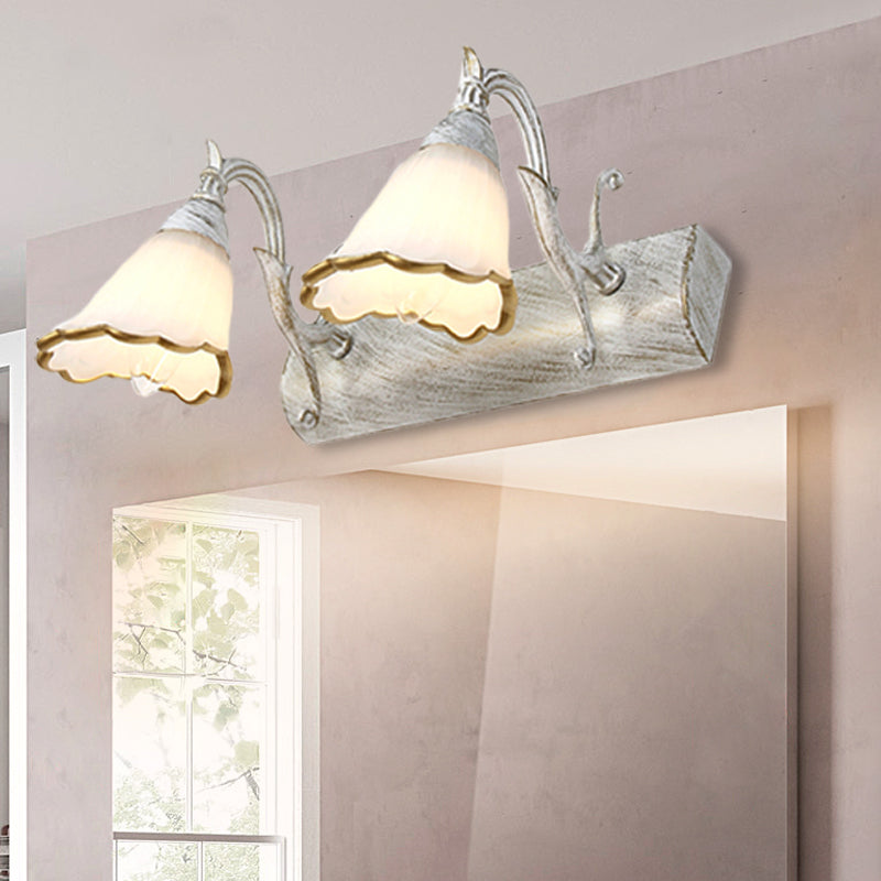Avelena | Blumen Badezimmer Wandlampe Klassisch Opal-Glas 2/3/4 Lichter Bronze/Weiß Make-Up Beleuchtung
