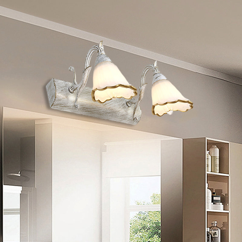 Avelena | Blumen Badezimmer Wandlampe Klassisch Opal-Glas 2/3/4 Lichter Bronze/Weiß Make-Up Beleuchtung
