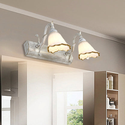 Avelena | Blumen Badezimmer Wandlampe Klassisch Opal-Glas 2/3/4 Lichter Bronze/Weiß Make-Up Beleuchtung