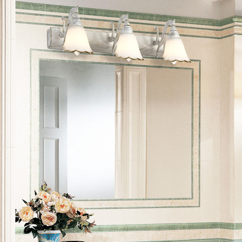 Avelena | Blumen Bad Wand Leuchte Klassisches Opalglas 2/3/4 Lichter Bronze/Weiß Make-Up Beleuchtung