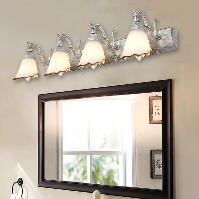 Avelena | Blumen Badezimmer Wandlampe Klassisch Opal-Glas 2/3/4 Lichter Bronze/Weiß Make-Up Beleuchtung