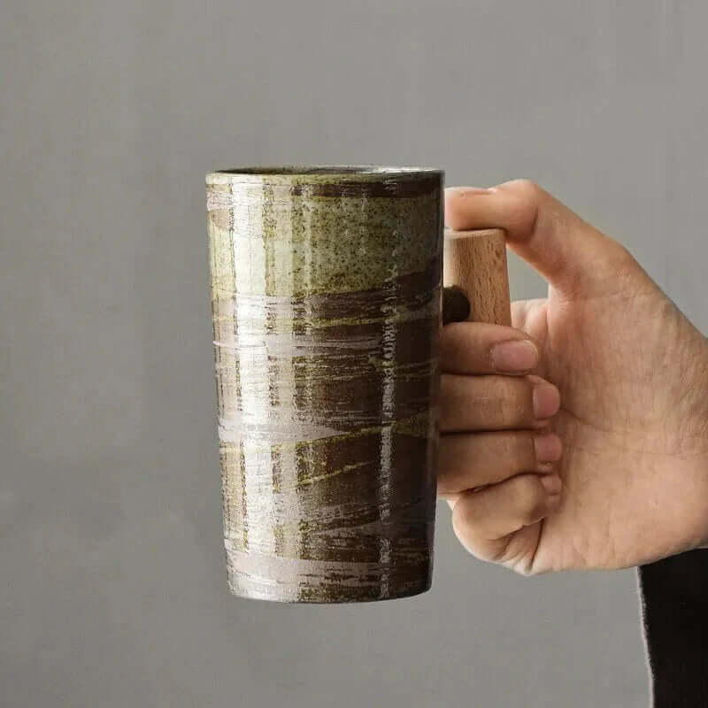 Avelena | Skandinavische Keramiktasse mit Holzgriff