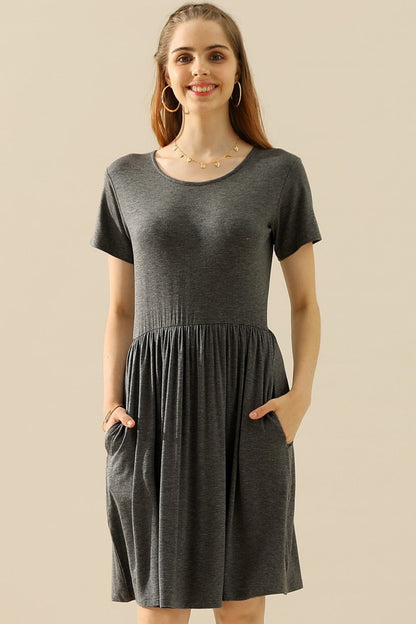 Avelena | Geripptes Kleid mit Taschen