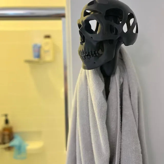 Avelena | 3D Totenkopf Helm Ausstellungsset