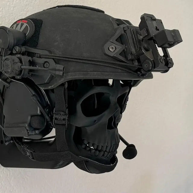 Avelena | 3D Totenkopf Helm Ausstellungsset