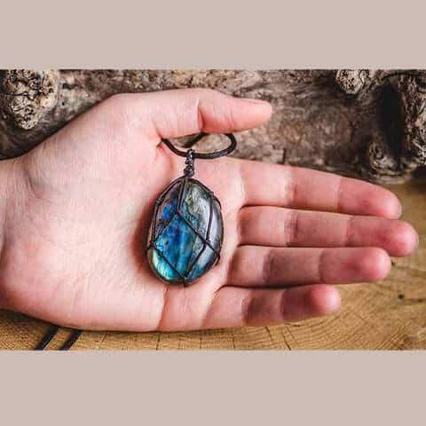 Avelena | Mystical Labradorit Drachenherz Halskette Aris