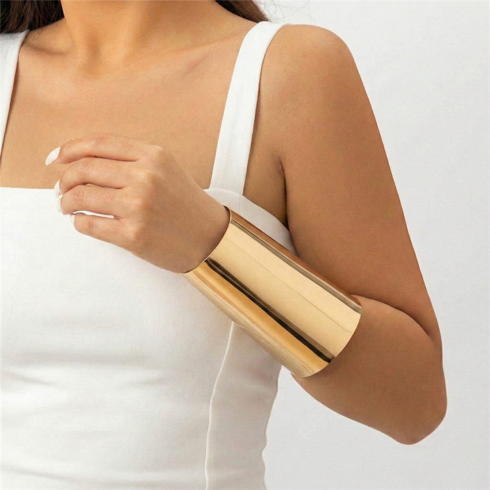 Damen Breiter Offener Armreif in Glänzender Metalloptik | Shop Nory