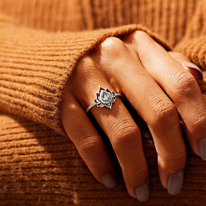 Avelena | Lotus Ring