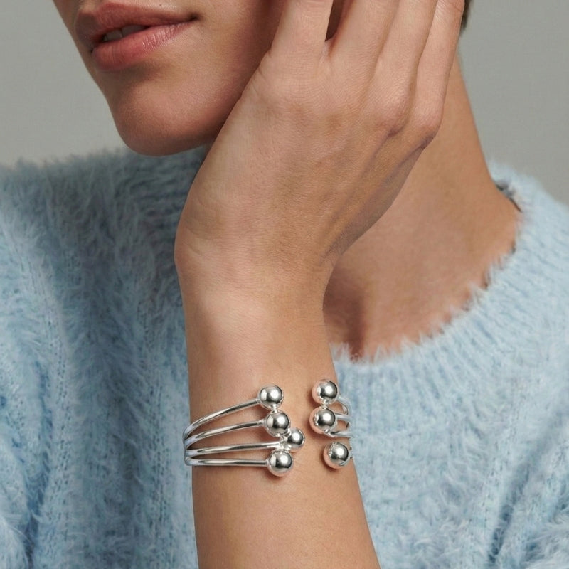 Damen Offenes Mehrreihiges Armreif mit Kugelenden in Silberoptik | Shop Nory