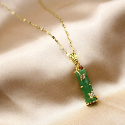 Avelena | Jade Amulett Halskette Ein Wunderschönes Halskette mit Einem Spirituellen Touch
