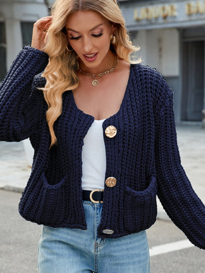 Avelena | Strickjacke mit Rundhalsausschnitt, Knöpfen und Taschen