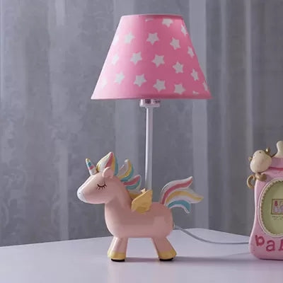 Avelena | Tier Einhorn Schreibtischlampe Harz 1 Licht Rosa Schreibtischlicht mit Stoffschirm für Mädchenzimmer