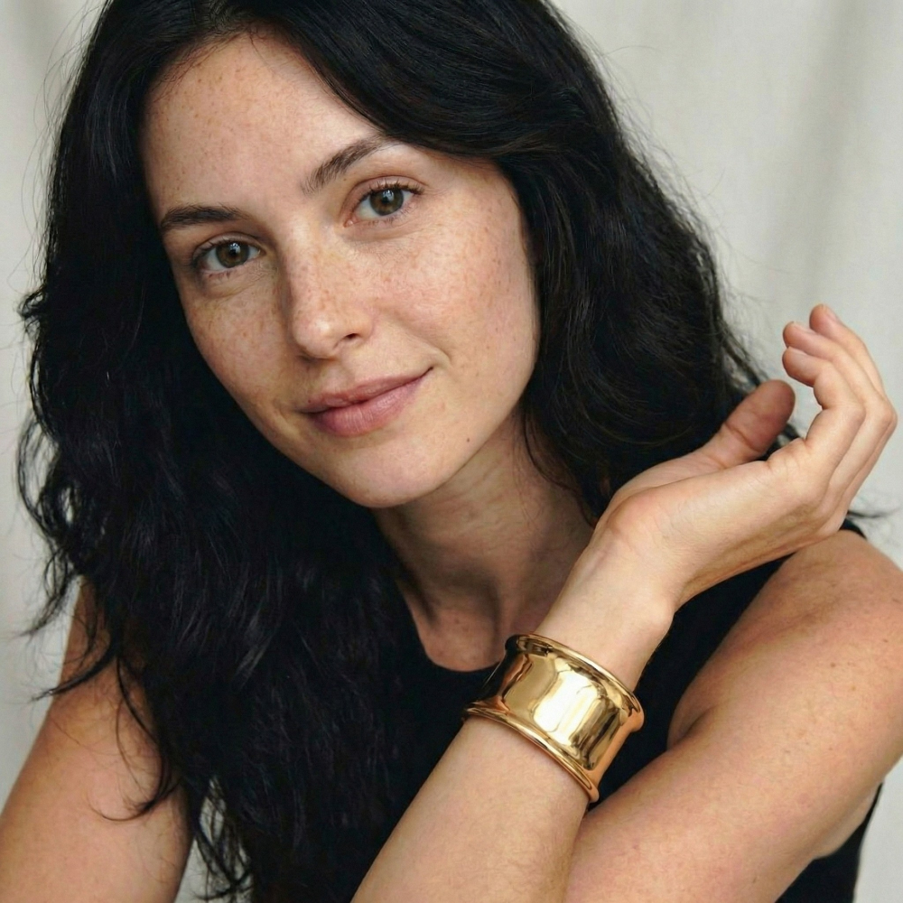 Damen Offener Breiter Armreif in Glänzender Goldoptik | Shop Nory