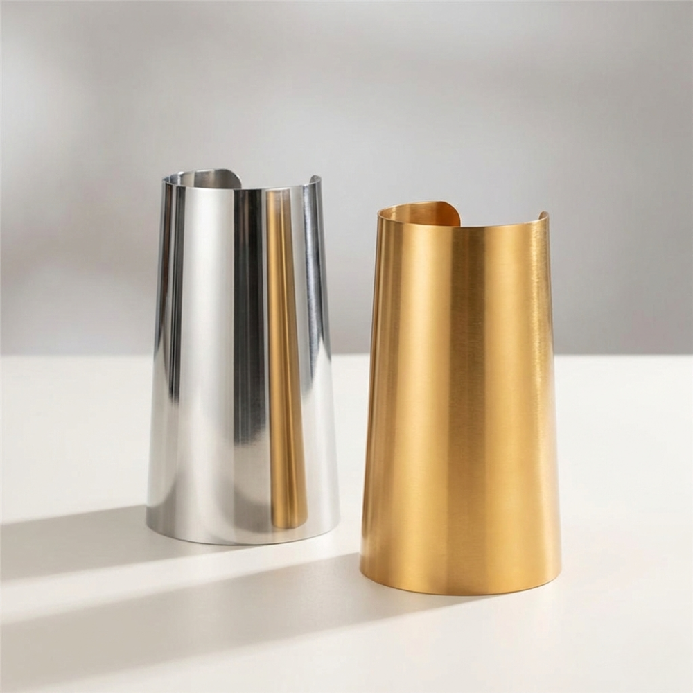 Damen Breiter Offener Armreif in Glänzender Metalloptik | Shop Nory