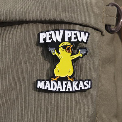 Avelena | Brief & Cartoon-Ente Design Brosche