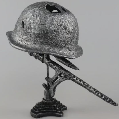 Avelena | AntiqueLume | Vintage Stahlhelm Tischlampe – Zeitlose historische Wohnkultur