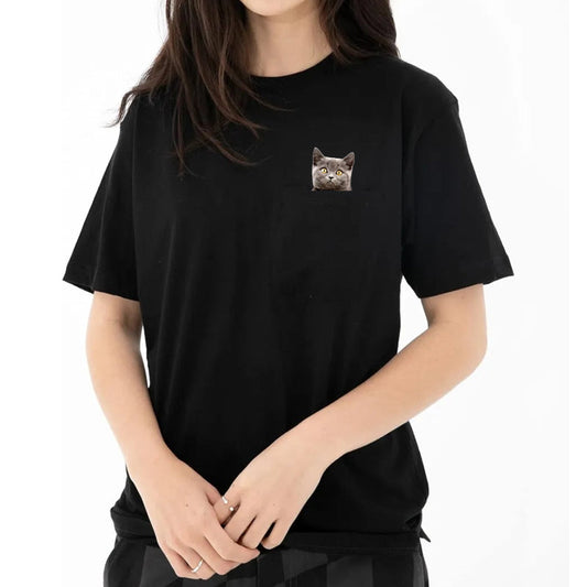 Avelena | Versteckter Mittelfinger Signiert Lustiges Katzen Gedrucktes T-Shirt