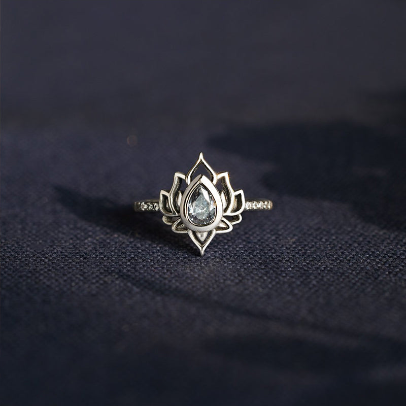 Avelena | Lotus Ring
