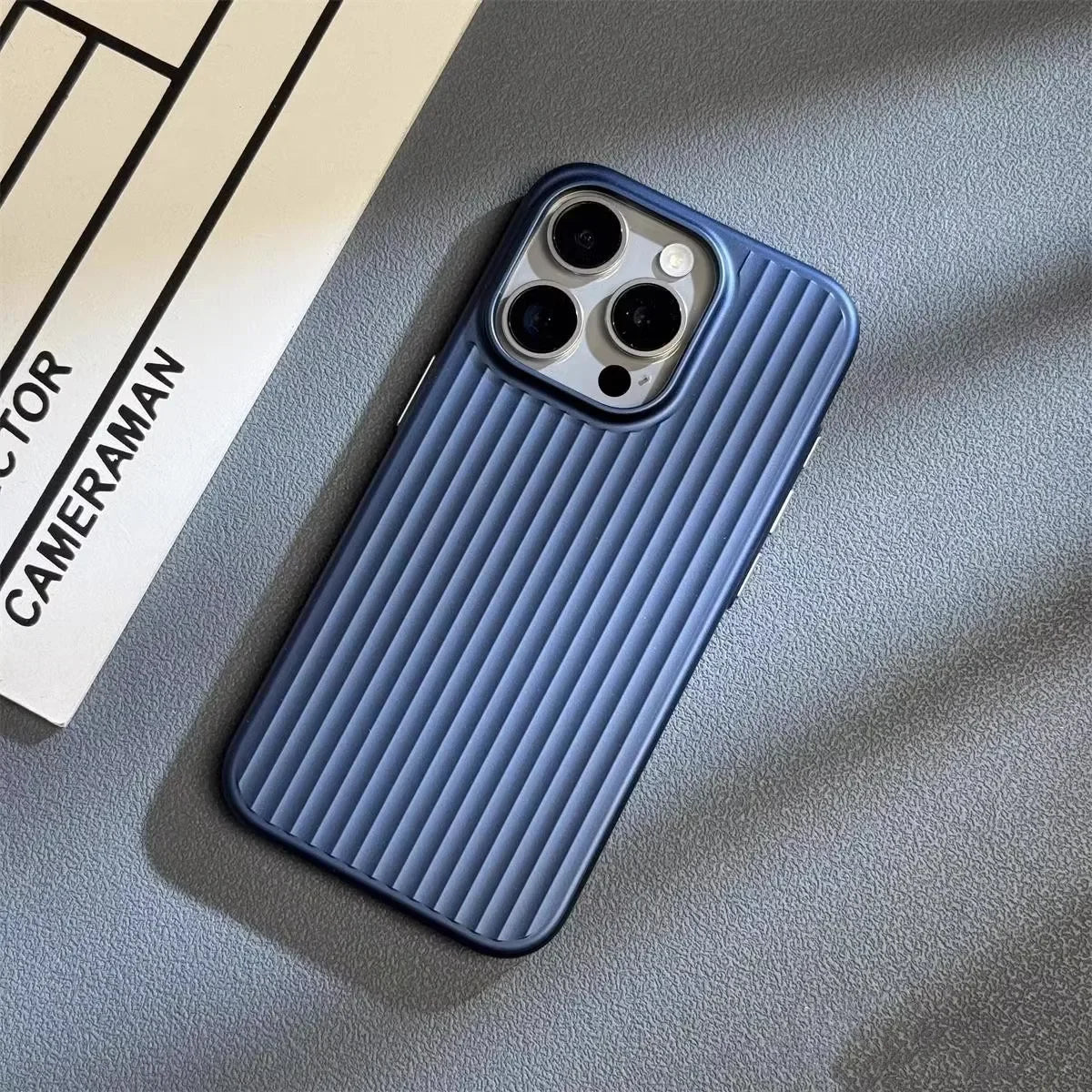 Avelena | ArmorShell | Ultradünnes und Stoßsicheres iPhone-Cover