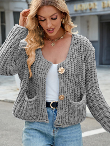 Avelena | Strickjacke mit Rundhalsausschnitt, Knöpfen und Taschen