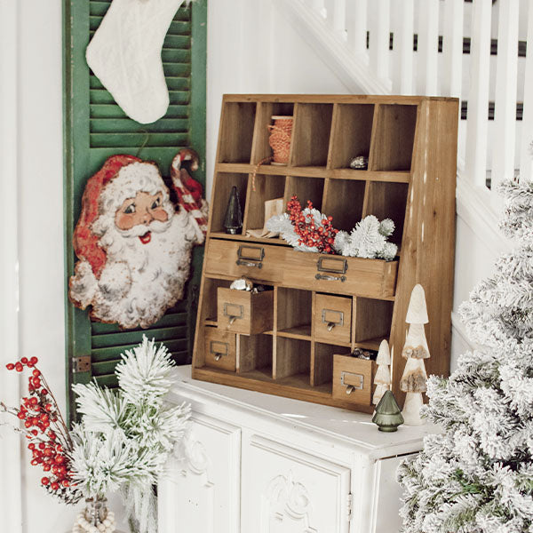 Avelena | Alte Apotheker Schrank mit Raum