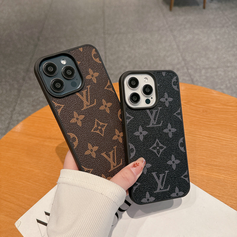 Avelena | LUXE LV GROSS LOGO IPHONE HÜLLE