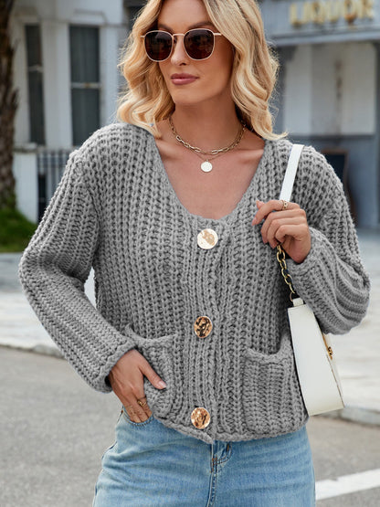 Avelena | Strickjacke mit Rundhalsausschnitt, Knöpfen und Taschen