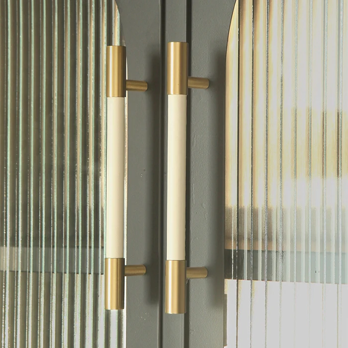 Avelena | Messing Massiv Leder Handgemachte Schrankgriffe Schubladeneinsätze