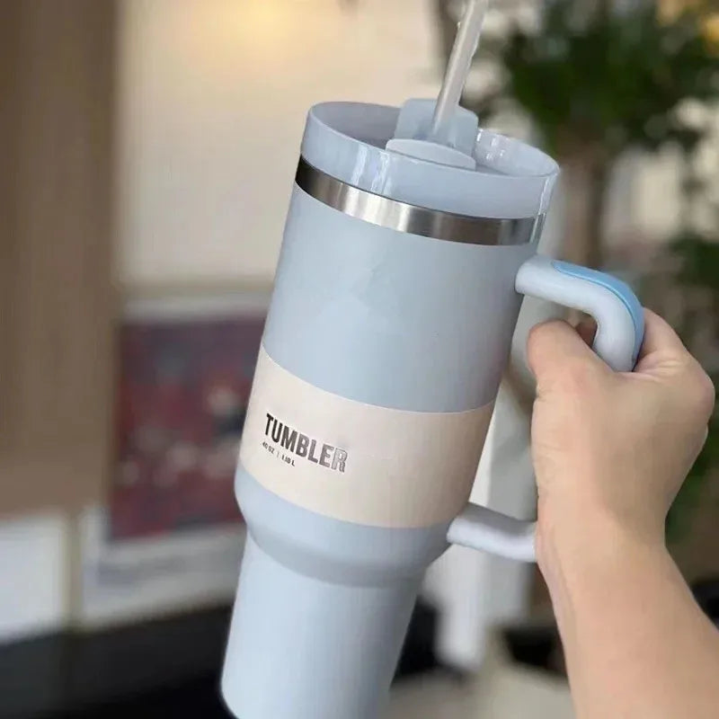 Avelena | Vakuumisolierte Tasse mit Deckel und Strohhalm Thermotumbler
