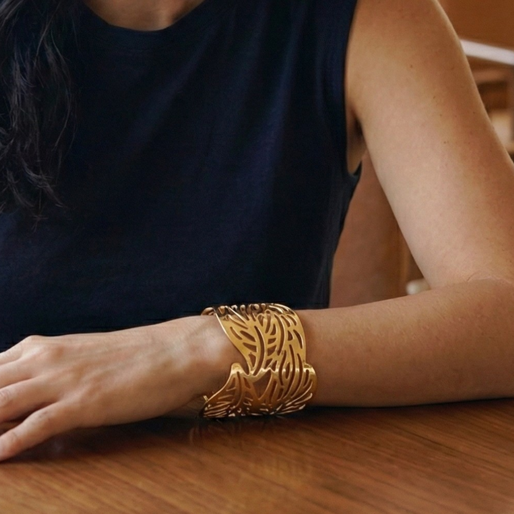 Damen Breites Armreif mit Blattmuster in Offener Form | Shop Nory