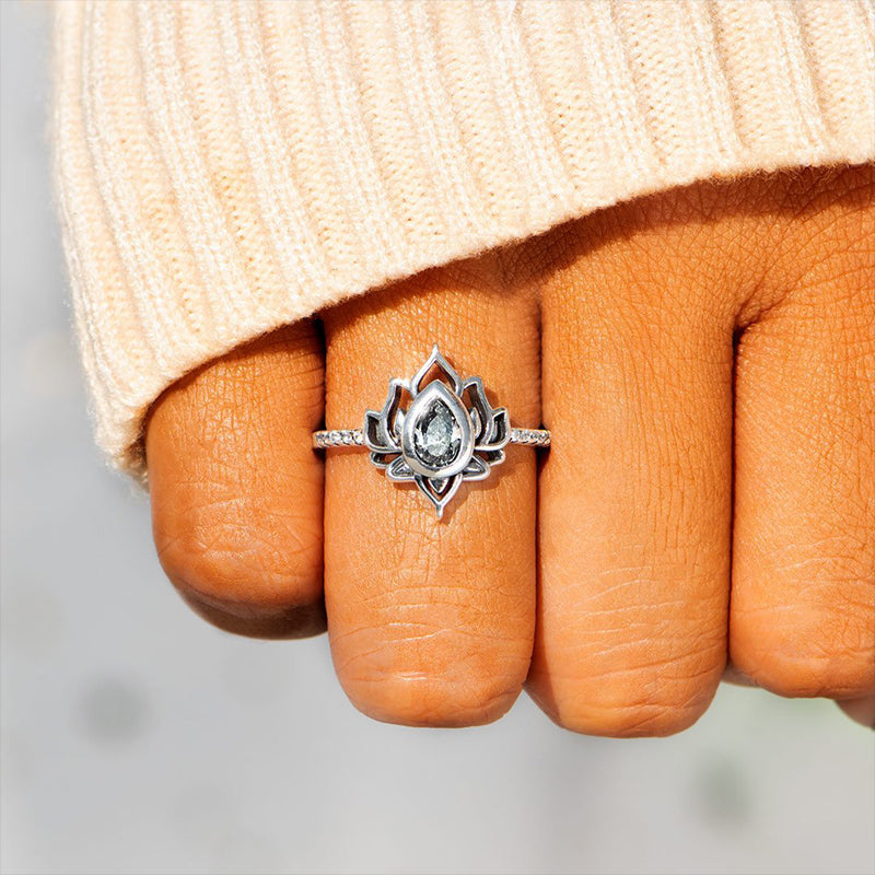 Avelena | Lotus Ring