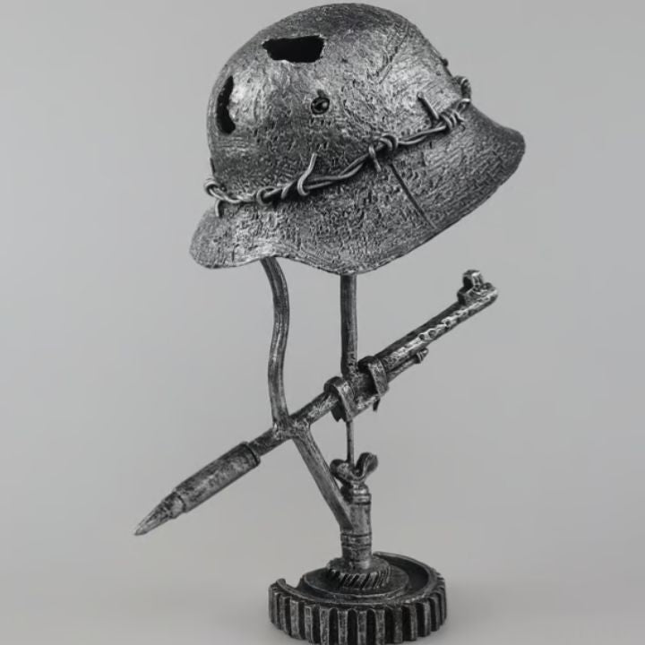 Avelena | AntiqueLume | Vintage Stahlhelm Tischlampe – Zeitlose historische Wohnkultur