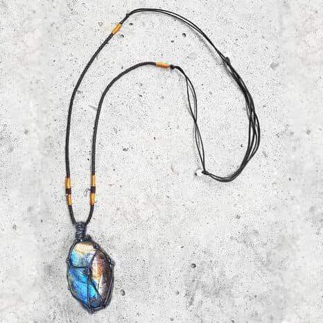 Avelena | DragonHeart Halskette – Mystisches Labradorit Schmuck